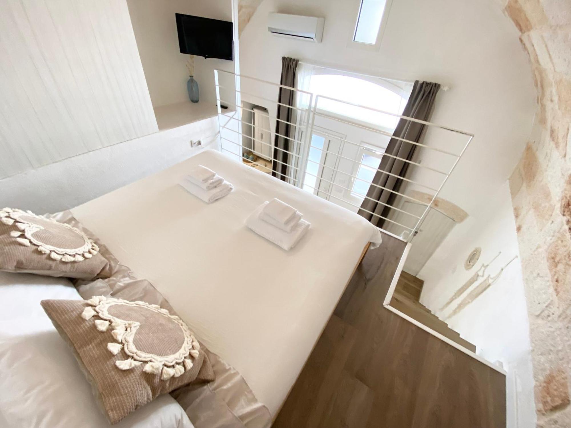 Stella Marina Luxury Bed & Breakfast โปลีญาโนอามาเร ภายนอก รูปภาพ